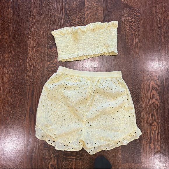 MISSGUIDED CO-ORD BRODERIE SET IN YELLOW - Picture 9 of 11